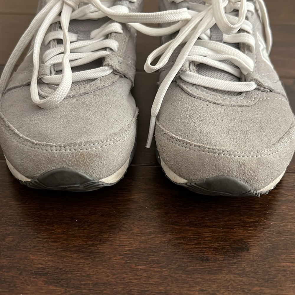 New Balance Gray Women's Sneakers - Picture 4 of 8